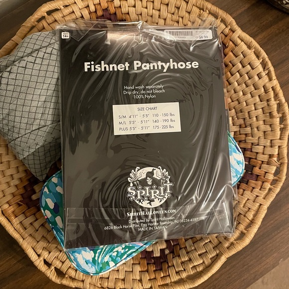 Black Fishnet pantyhose Sz medium/large BNIB - Picture 3 of 4